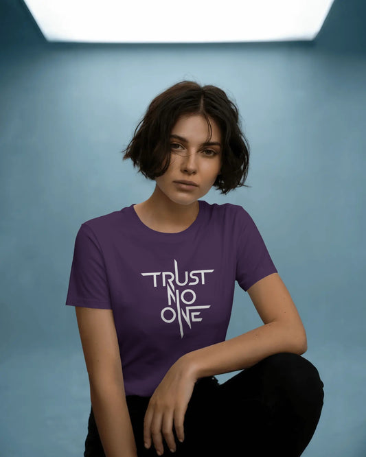 TEVAYAA Trust No One Women's Classic T-Shirt